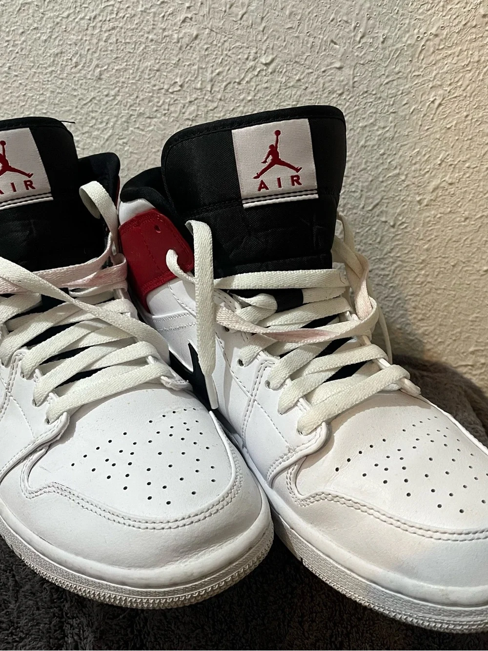 Jordan authentic mid